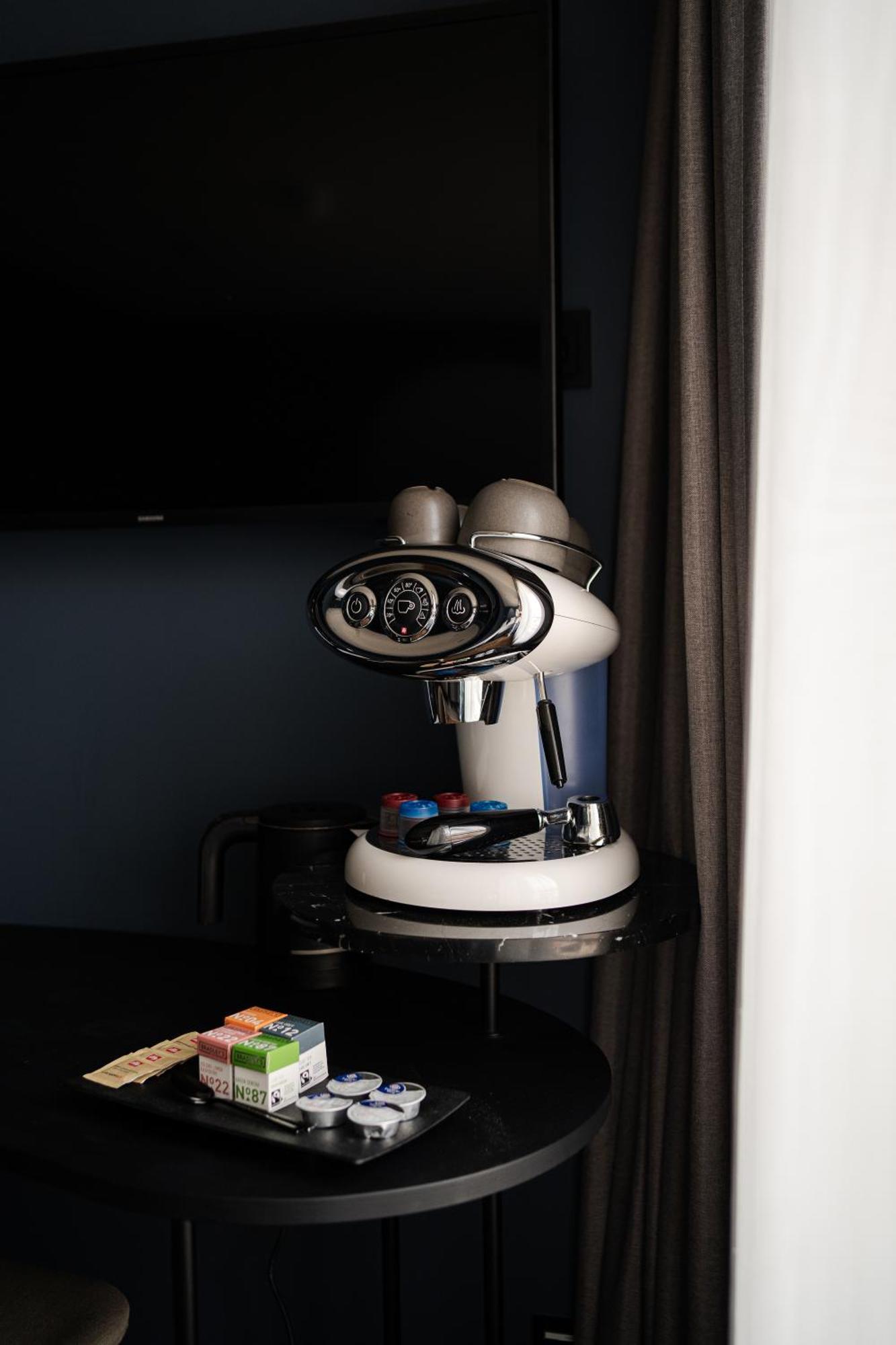 Deluxe Family Room,1588461334:JPEG